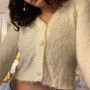y2k fuzzy white button cardigan 🌪🌩🌫👟🫧!!!